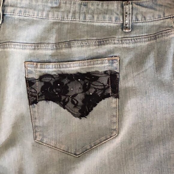 Woman's Plus Size L.A. Blues Deluxe Jeans With Black Lace Embellishment Size 26 - Picture 12 of 15